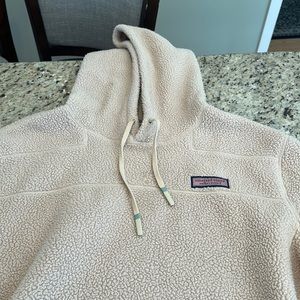Vineyard vines fleece hooded pull over